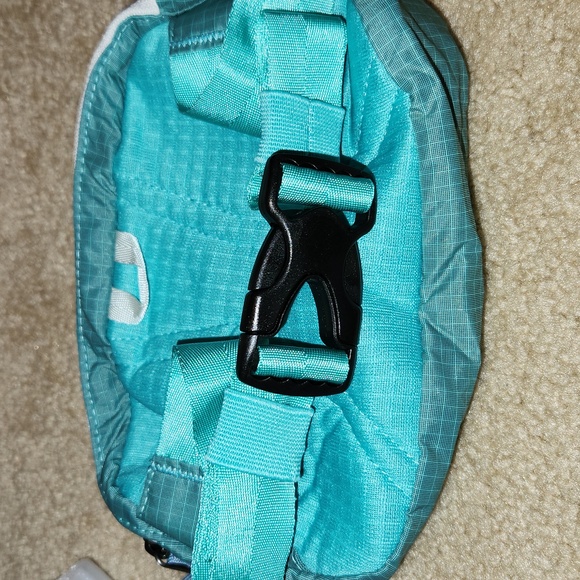 patagonia mini black hole hip pack - Picture 9 of 9